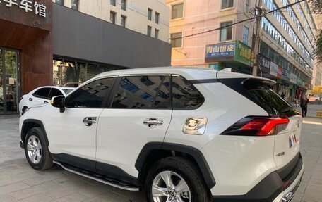 Toyota RAV4, 2025 год, 3 000 000 рублей, 9 фотография