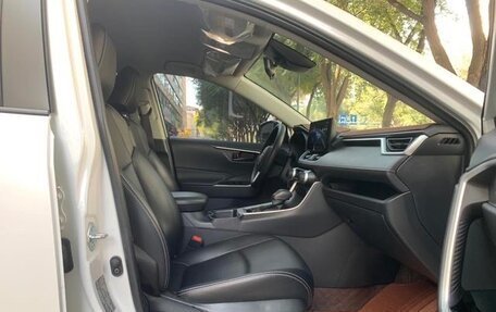 Toyota RAV4, 2025 год, 3 000 000 рублей, 12 фотография