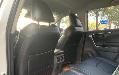 Toyota RAV4, 2025 год, 3 000 000 рублей, 17 фотография