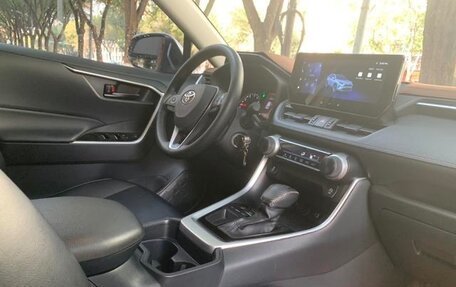 Toyota RAV4, 2025 год, 3 000 000 рублей, 13 фотография