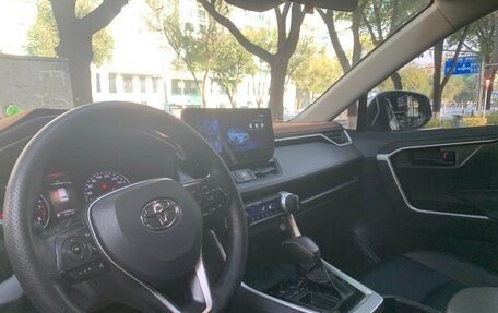 Toyota RAV4, 2025 год, 3 000 000 рублей, 15 фотография