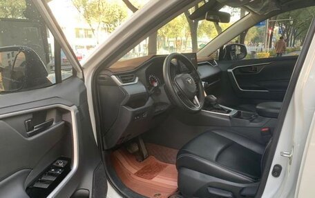 Toyota RAV4, 2025 год, 3 000 000 рублей, 16 фотография