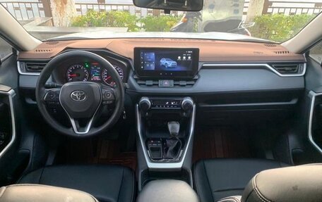 Toyota RAV4, 2025 год, 3 000 000 рублей, 14 фотография