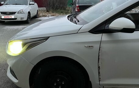 Hyundai Solaris II рестайлинг, 2018 год, 750 000 рублей, 2 фотография