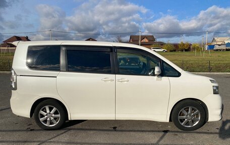 Toyota Voxy II, 2007 год, 1 267 000 рублей, 2 фотография