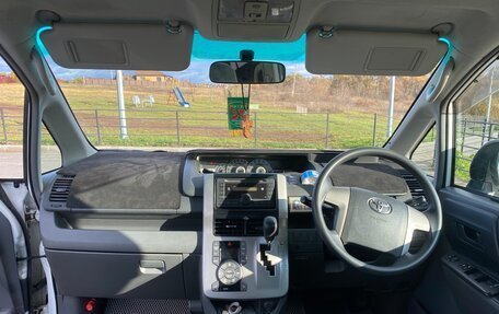 Toyota Voxy II, 2007 год, 1 267 000 рублей, 10 фотография