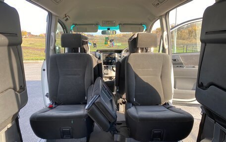 Toyota Voxy II, 2007 год, 1 267 000 рублей, 15 фотография