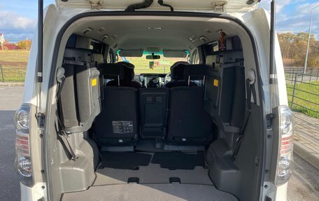 Toyota Voxy II, 2007 год, 1 267 000 рублей, 11 фотография