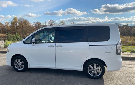 Toyota Voxy II, 2007 год, 1 267 000 рублей, 6 фотография