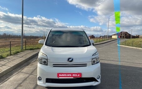 Toyota Voxy II, 2007 год, 1 267 000 рублей, 8 фотография
