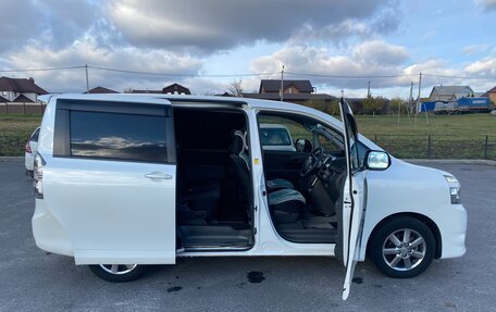 Toyota Voxy II, 2007 год, 1 267 000 рублей, 20 фотография