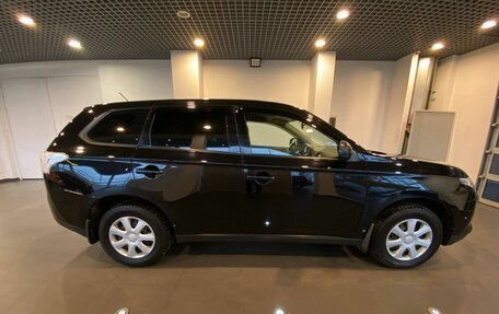 Mitsubishi Outlander III рестайлинг 3, 2013 год, 1 385 000 рублей, 2 фотография