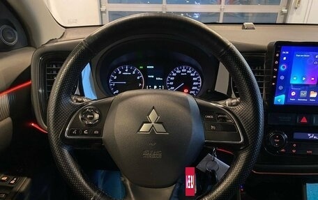 Mitsubishi Outlander III рестайлинг 3, 2013 год, 1 385 000 рублей, 10 фотография