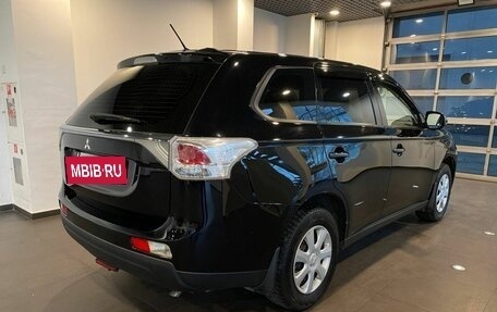 Mitsubishi Outlander III рестайлинг 3, 2013 год, 1 385 000 рублей, 3 фотография