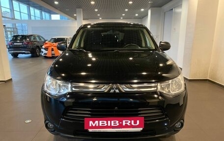Mitsubishi Outlander III рестайлинг 3, 2013 год, 1 385 000 рублей, 8 фотография