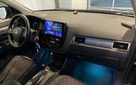 Mitsubishi Outlander III рестайлинг 3, 2013 год, 1 385 000 рублей, 12 фотография