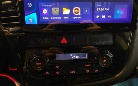 Mitsubishi Outlander III рестайлинг 3, 2013 год, 1 385 000 рублей, 15 фотография