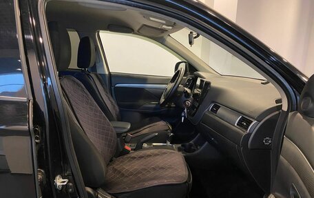 Mitsubishi Outlander III рестайлинг 3, 2013 год, 1 385 000 рублей, 28 фотография