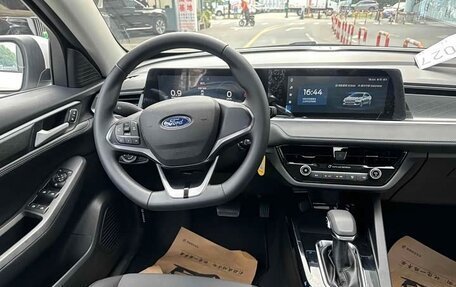 Ford Escort, 2022 год, 1 100 000 рублей, 15 фотография