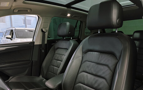 Volkswagen Tiguan II, 2018 год, 2 850 000 рублей, 36 фотография