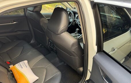 Toyota Camry, 2022 год, 3 950 000 рублей, 9 фотография