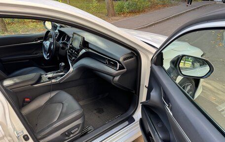 Toyota Camry, 2022 год, 3 950 000 рублей, 10 фотография