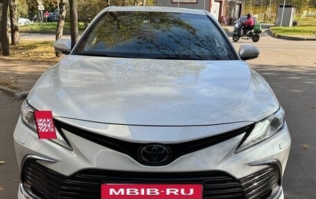 Toyota Camry, 2022 год, 3 950 000 рублей, 2 фотография