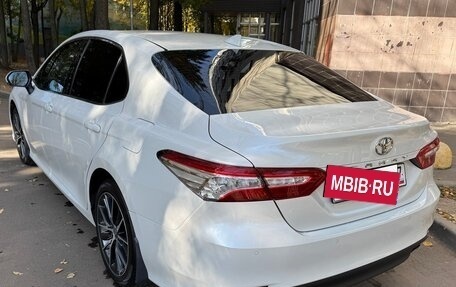 Toyota Camry, 2022 год, 3 950 000 рублей, 5 фотография