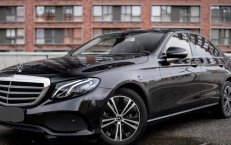 Mercedes-Benz E-Класс, 2018 год, 2 200 000 рублей, 3 фотография