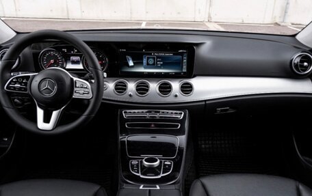 Mercedes-Benz E-Класс, 2018 год, 2 200 000 рублей, 12 фотография