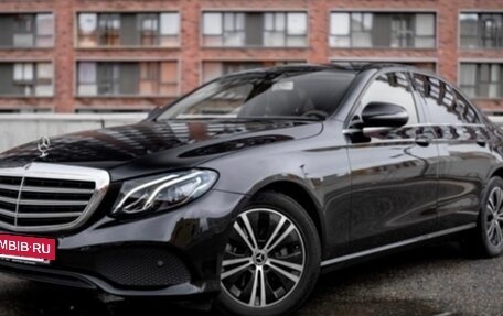 Mercedes-Benz E-Класс, 2018 год, 2 200 000 рублей, 21 фотография