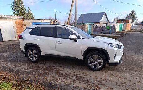 Toyota RAV4, 2019 год, 2 829 000 рублей, 4 фотография