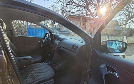 Volkswagen Polo VI (EU Market), 2015 год, 900 000 рублей, 9 фотография