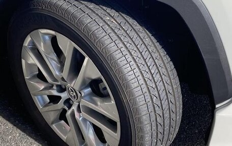 Toyota RAV4, 2021 год, 2 750 000 рублей, 7 фотография