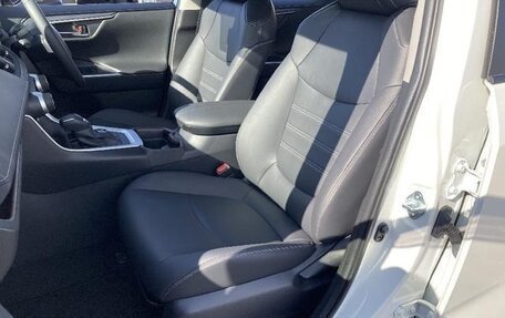 Toyota RAV4, 2021 год, 2 750 000 рублей, 10 фотография