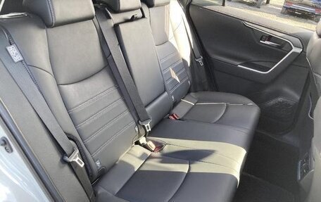 Toyota RAV4, 2021 год, 2 750 000 рублей, 14 фотография