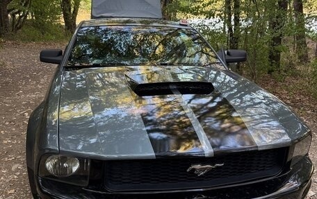 Ford Mustang VI рестайлинг, 2005 год, 2 200 000 рублей, 21 фотография
