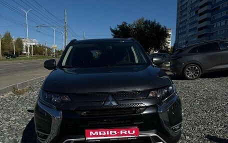 Mitsubishi Outlander III рестайлинг 3, 2021 год, 3 300 000 рублей, 1 фотография