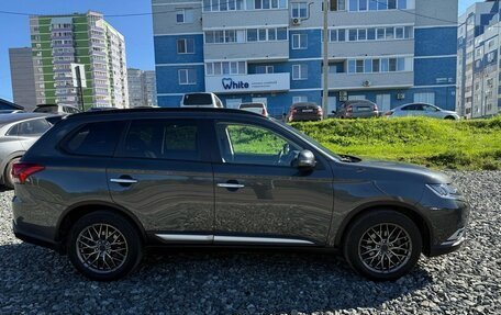 Mitsubishi Outlander III рестайлинг 3, 2021 год, 3 300 000 рублей, 4 фотография