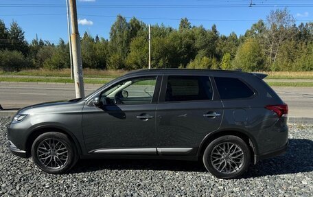 Mitsubishi Outlander III рестайлинг 3, 2021 год, 3 300 000 рублей, 5 фотография