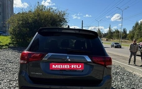 Mitsubishi Outlander III рестайлинг 3, 2021 год, 3 300 000 рублей, 3 фотография