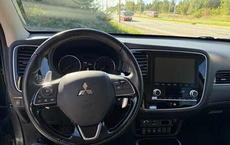 Mitsubishi Outlander III рестайлинг 3, 2021 год, 3 300 000 рублей, 6 фотография