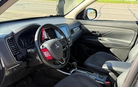 Mitsubishi Outlander III рестайлинг 3, 2021 год, 3 300 000 рублей, 7 фотография