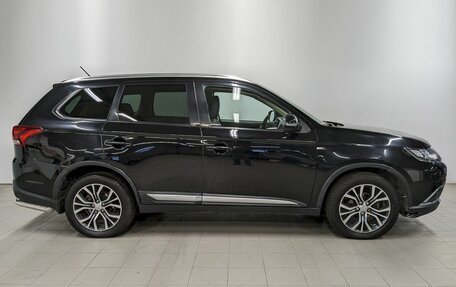 Mitsubishi Outlander III рестайлинг 3, 2016 год, 1 750 000 рублей, 4 фотография