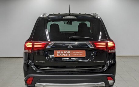 Mitsubishi Outlander III рестайлинг 3, 2016 год, 1 750 000 рублей, 6 фотография