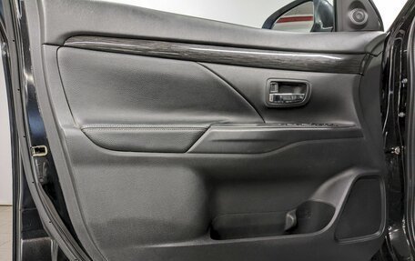 Mitsubishi Outlander III рестайлинг 3, 2016 год, 1 750 000 рублей, 11 фотография