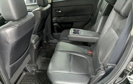 Mitsubishi Outlander III рестайлинг 3, 2016 год, 1 750 000 рублей, 16 фотография