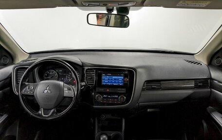 Mitsubishi Outlander III рестайлинг 3, 2016 год, 1 750 000 рублей, 23 фотография