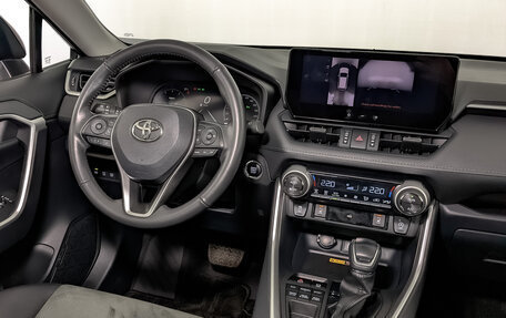 Toyota RAV4, 2023 год, 3 995 000 рублей, 28 фотография