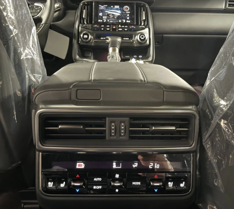 Lexus LX III рестайлинг 2, 2025 год, 20 000 000 рублей, 9 фотография